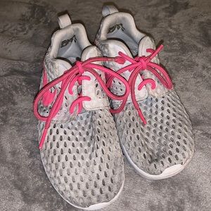 SOLD Nike Roshe One Flight Weight Girls Sneakers Size 13C